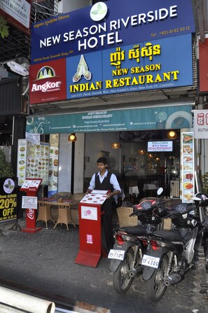 A New Season Riverside Hotel with an Indian restaurant. - New Season Riverside Hotel (Phnom Penh)
