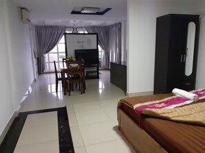 Televisión de pantalla plana de 34 pulgadas con canales por cable