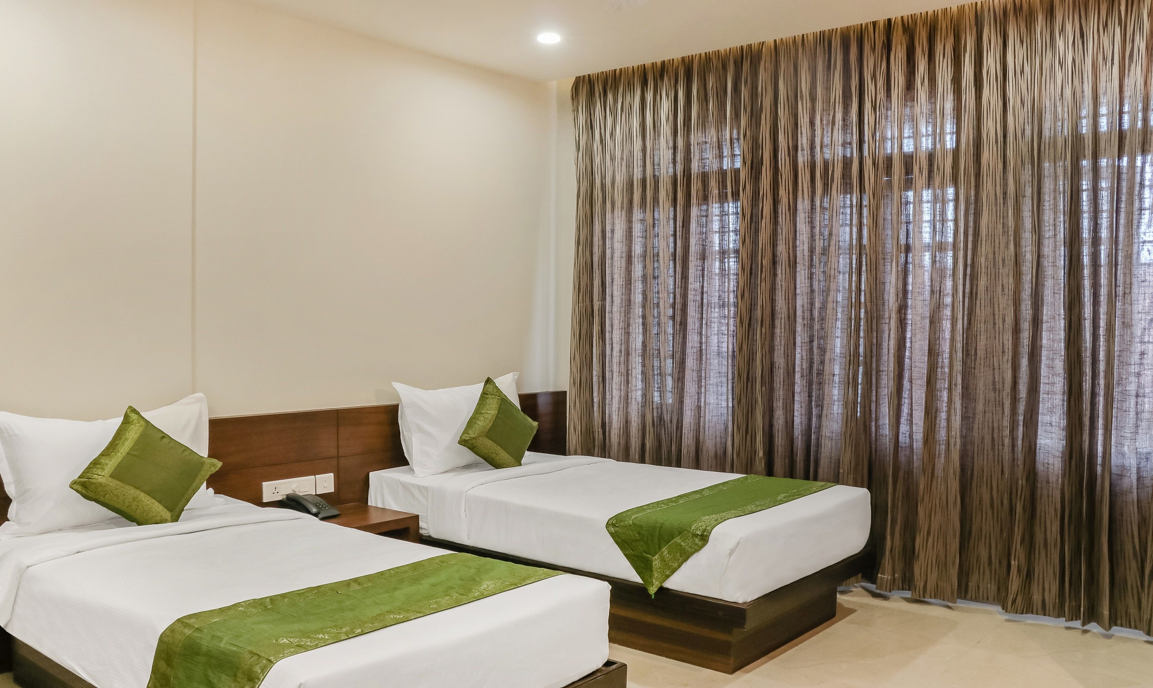 Standard Room | Desk, iron/ironing board, rollaway beds, free WiFi