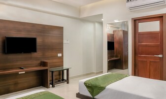 Standard Room | Desk, iron/ironing board, rollaway beds, free WiFi