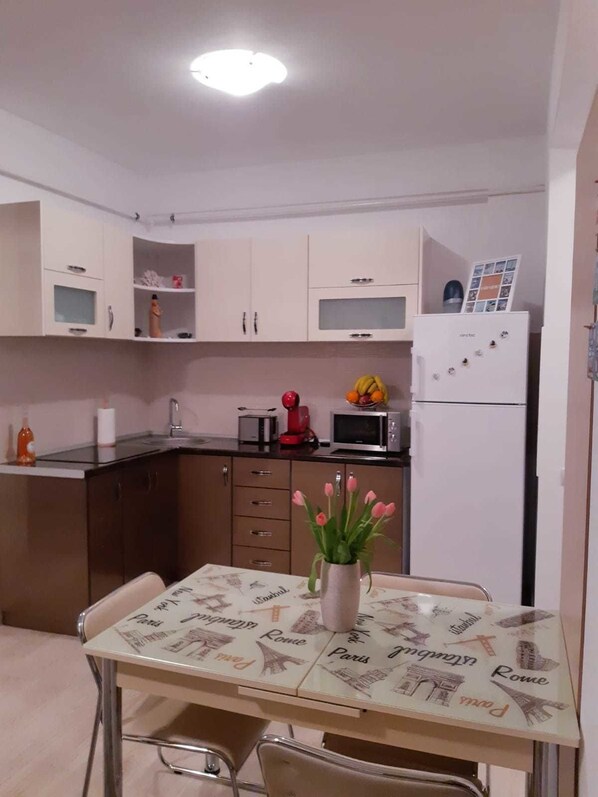 ベーシック スタジオ ベッド (複数台) | 専用キッチン