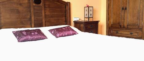 2 dormitoris, planxa i posts de planxar, wifi gratuïta i roba de llit