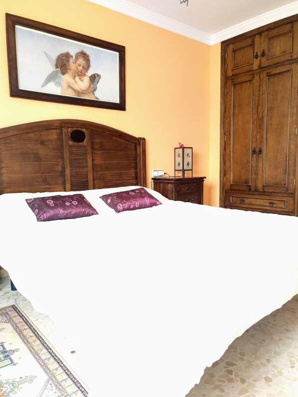 2 bedrooms, iron/ironing board, free WiFi, bed sheets