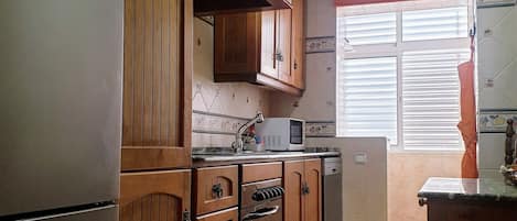 Refrigerador, microondas, horno, placa de cocina