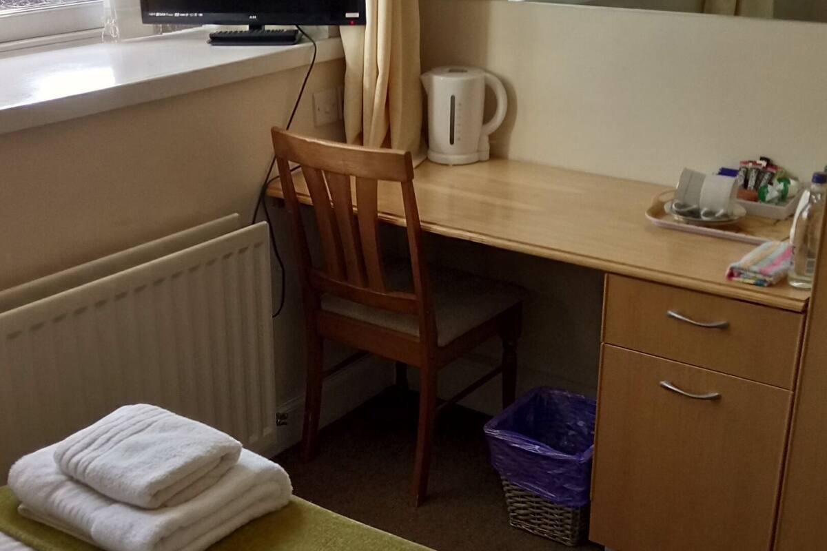 standard twin room, ensuite