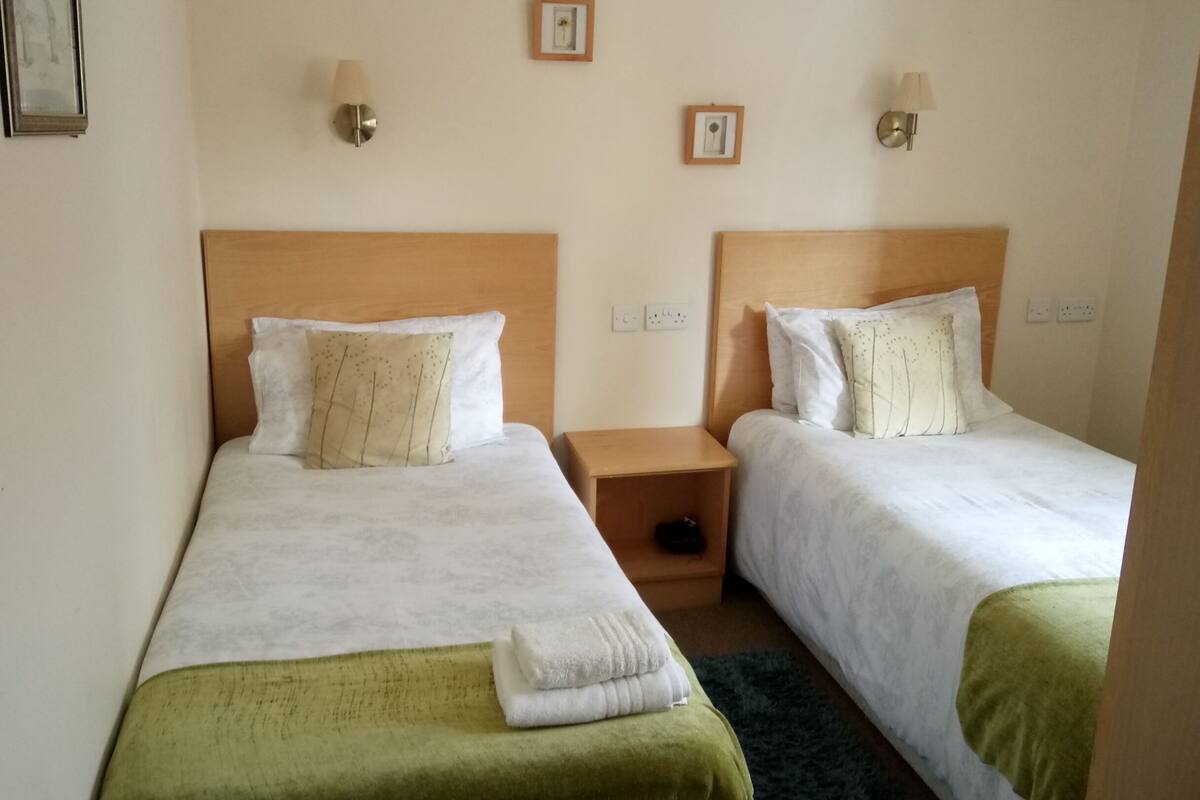 standard twin room, ensuite