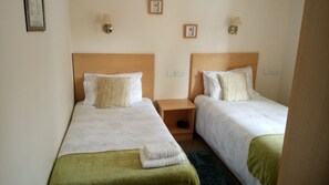 Standard-Zweibettzimmer, mit Bad