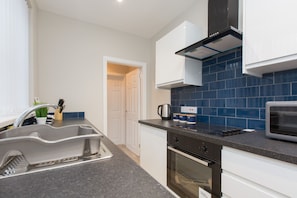 House, Private Bathroom (4 Bedroom) - Townhouse @ Rose Street Stoke (Stoke-on-Trent)