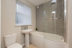 Chambre Double, salle de bains attenante