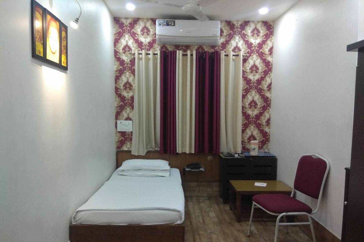 In-room safe, rollaway beds, free WiFi