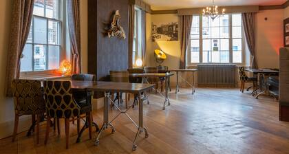 Advocate Arms Hotel