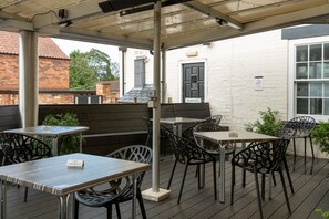Terrace/patio - Advocate Arms Hotel (Market Rasen)