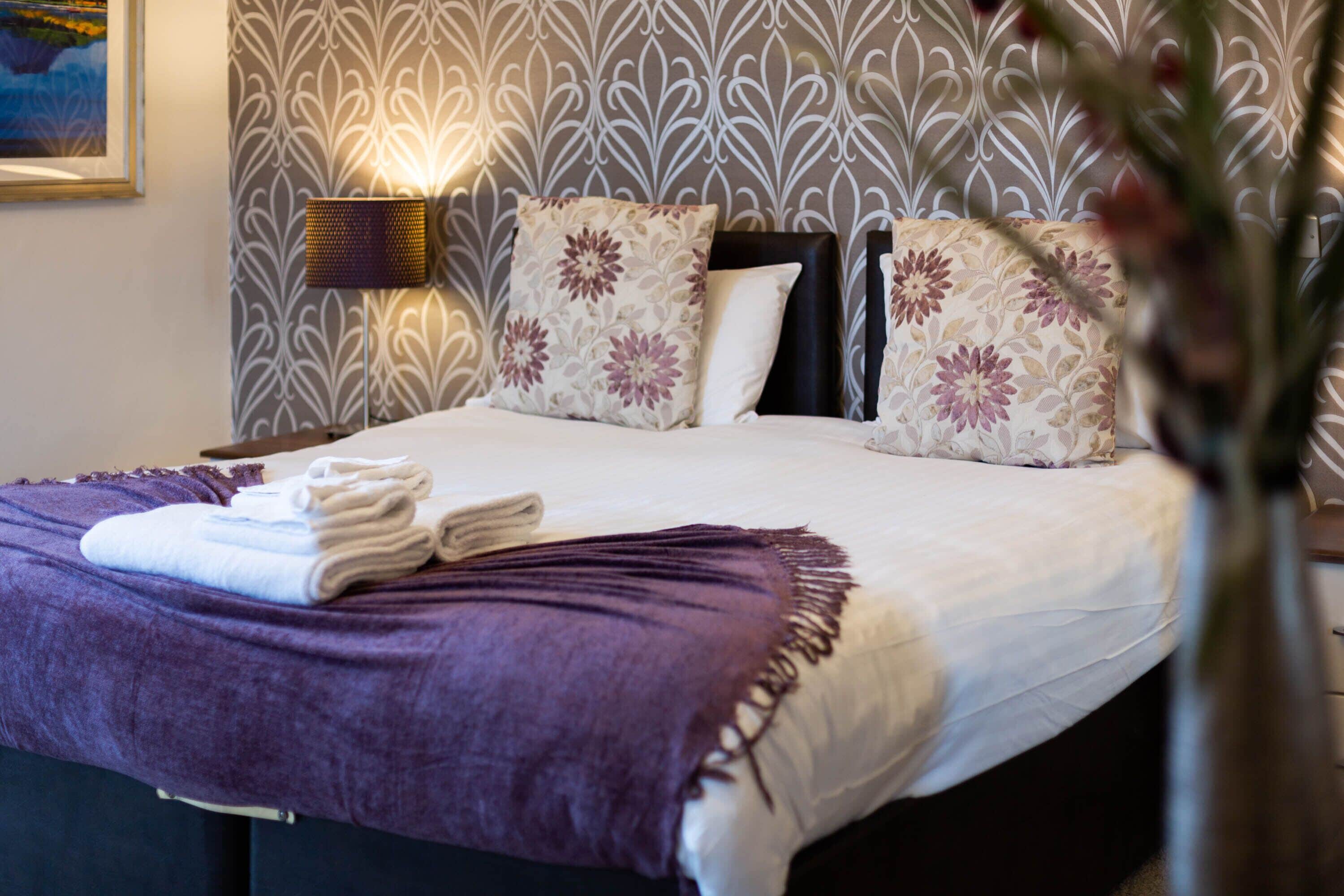 Super King Double Room | Camas con efecto memoria, camas extra, wifi gratis y ropa de cama 