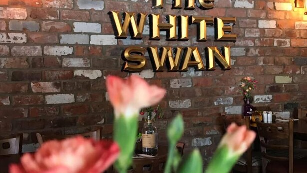 Unclassified image, 1 of 22, button - The White Swan (Market Rasen)