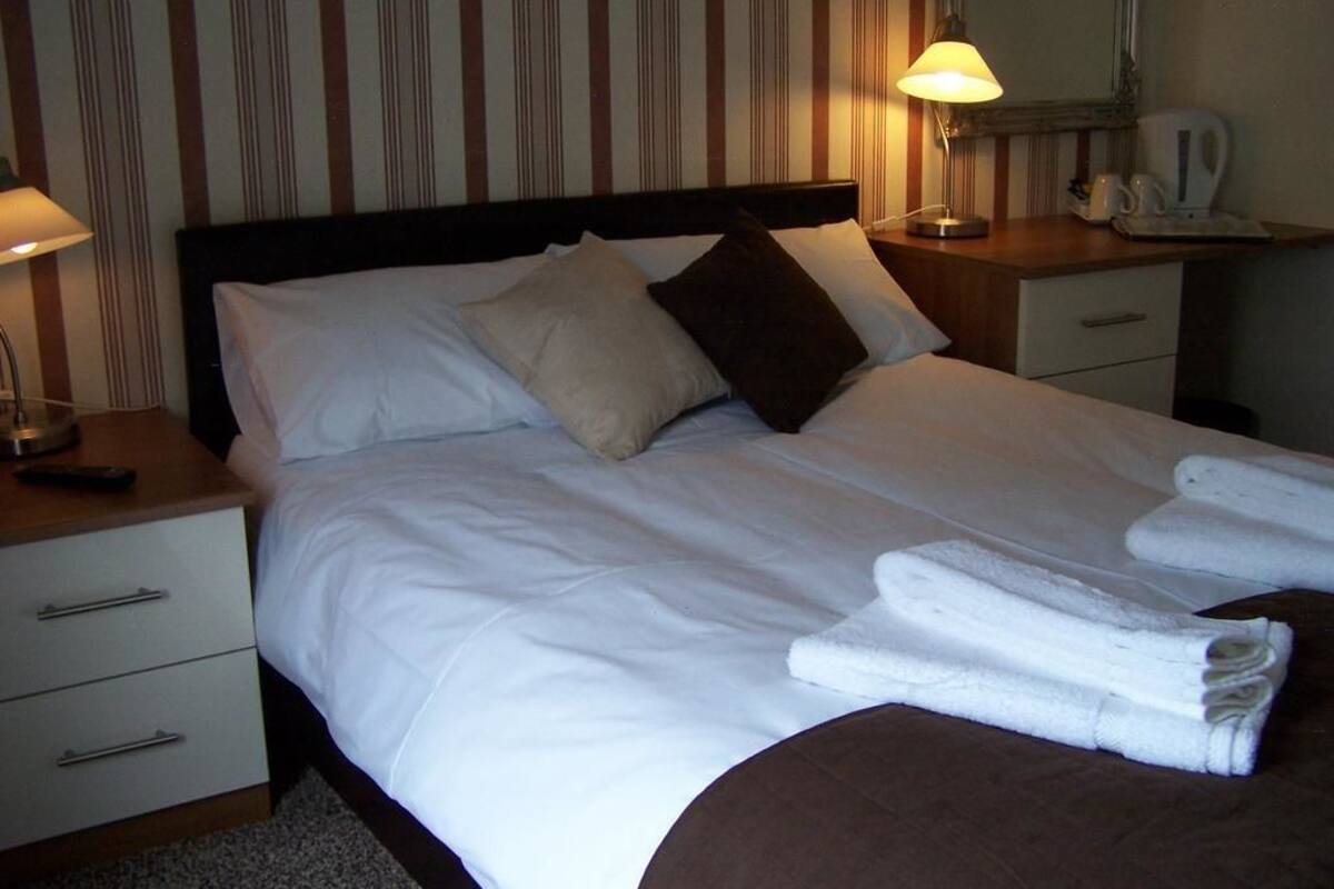 Double Room with Shower and Bath | Schreibtisch, Bügeleisen/Bügelbrett, kostenloses WLAN, Bettwäsche