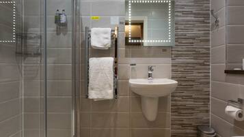 Toallas, jabón, champú y papel higiénico