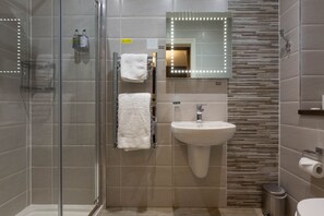Towels, soap, shampoo, toilet paper - The White Swan (Gainsborough)