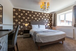 Executive King Room | Iron/ironing board, free WiFi, bed sheets - The White Swan (Gainsborough)