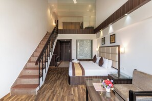 Family Duplex | Desk, laptop workspace, soundproofing, free WiFi - Shiva Oasis Resort (Behror)