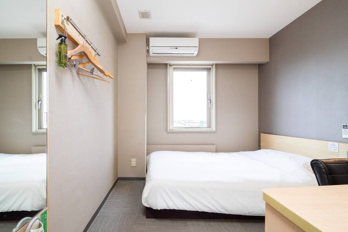 書桌、筆電工作空間、遮光布/窗簾、隔音