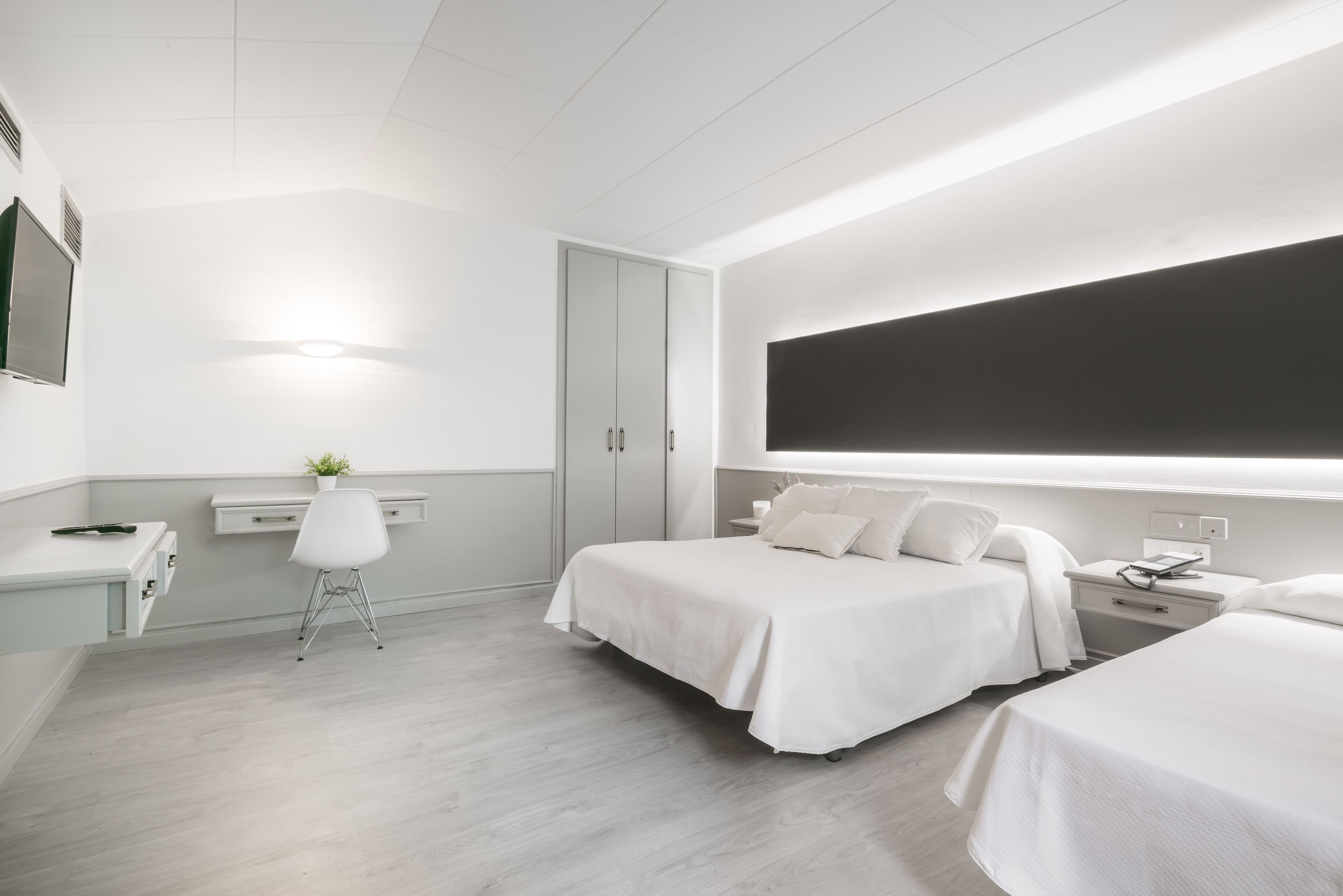 Triple Room | Premium bedding, desk, soundproofing, iron/ironing board