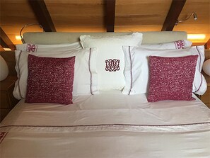 Deluxe chalet, 1 slaapkamer, uitzicht op tuin (Camelia) | 1 slaapkamer, een kluis op de kamer, individueel gedecoreerd