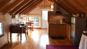 Casa Deluxe, 1 camera da letto, vista giardino (Azalea) | Cucina privata | Macchina per tè/caffè, frigorifero con congelatore, microonde, forno
