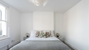 Sengetøy av topp kvalitet, memory foam-senger og blendingsgardiner