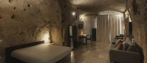 1 bedroom, premium bedding, down duvets, minibar