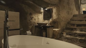 Superior-Suite, mit Bad, Stadtblick | 1 Schlafzimmer, hochwertige Bettwaren, Daunenbettdecken, Minibar