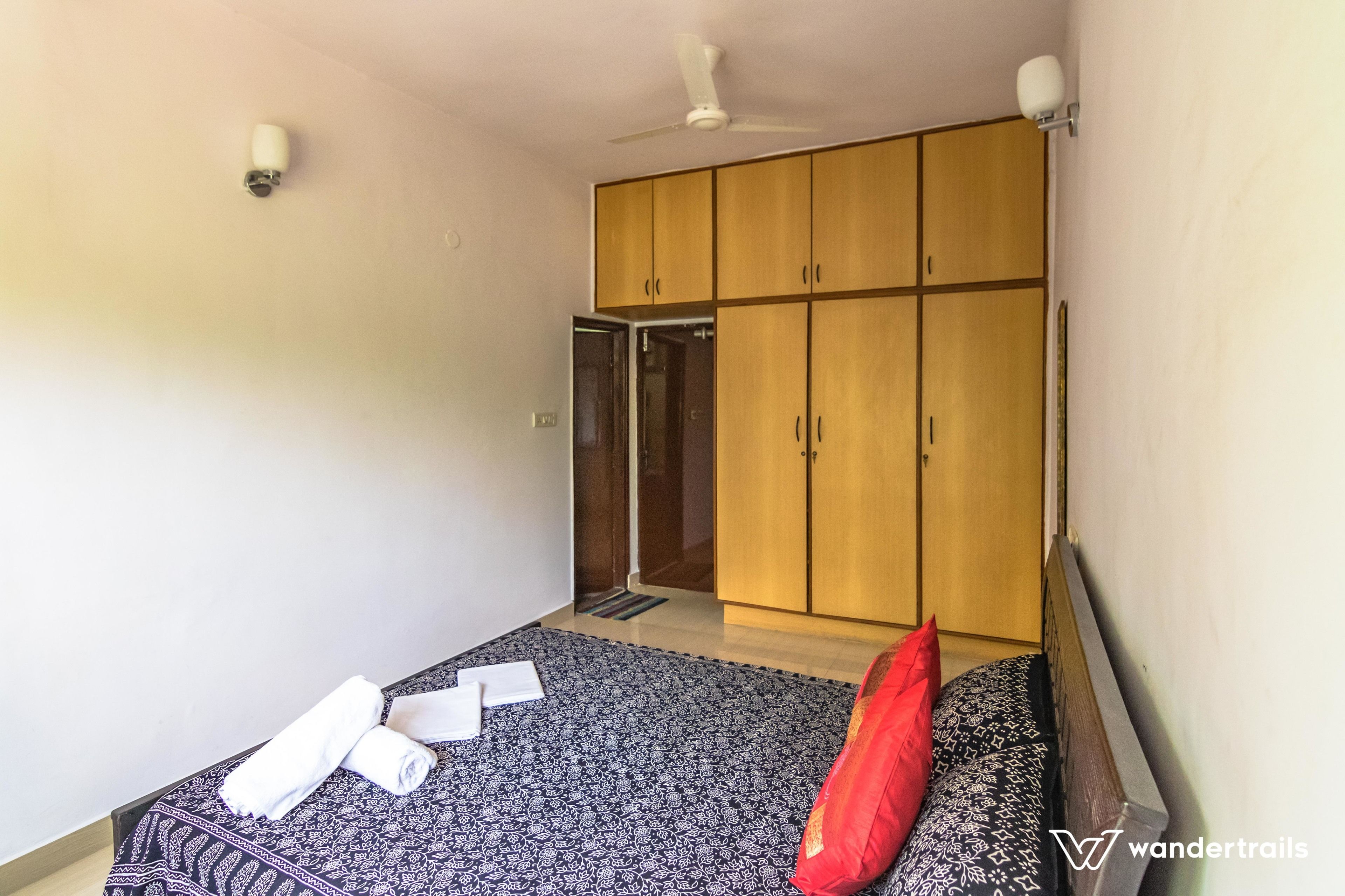 2 bedrooms, laptop workspace, rollaway beds, free WiFi