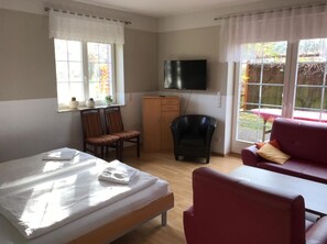 Blackout curtains, soundproofing, free cots/infant beds, free WiFi - Haus Schwielochsee (Schwielochsee)