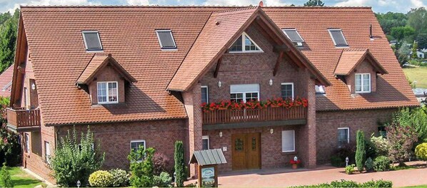 Mặt tiền nơi lưu trú