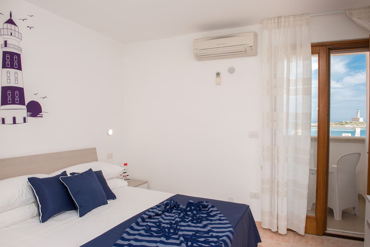 Departamento estándar, 1 cama Queen size, vista al mar | Decoración personalizada, muebles diferentes y wifi gratis