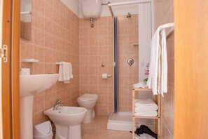 Appartement Standard, 1 grand lit, vue mer | Salle de bain