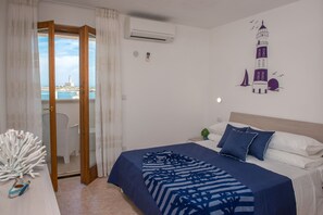 Individually decorated, individually furnished, free WiFi, bed sheets - Al Faro Guest House (Vieste)