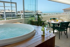 Penthouse | Private spa tub