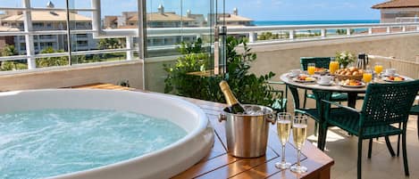 Penthouse | Outdoor dining