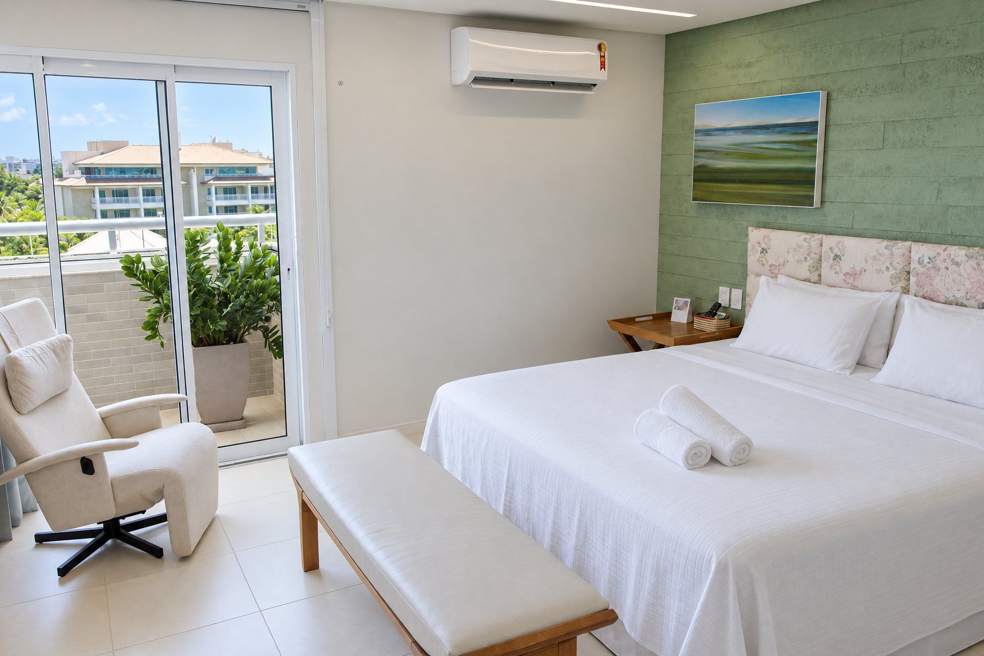 Cobertura | Ferros/tábuas de passar roupa, Wi-Fi de cortesia, roupa de cama