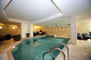 Indoor pool, sun loungers