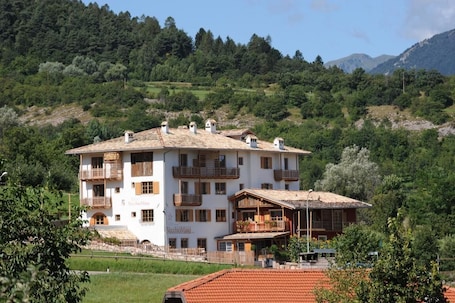 Front of property. Relais Vecchio Maso