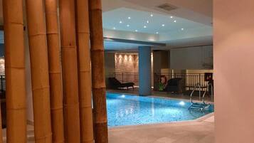 Indoor pool, sun loungers