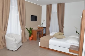 Minibar, in-room safe, desk, free WiFi