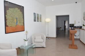 Lobby sitting area - B&B La Movida (Naples)