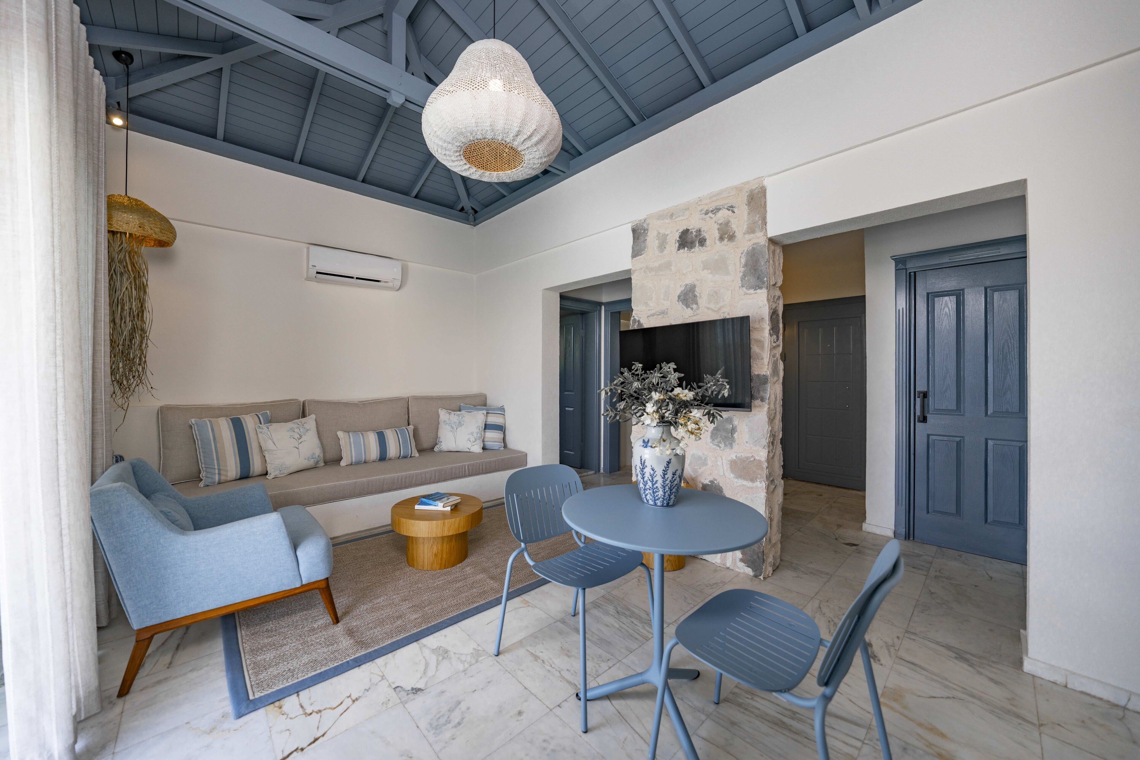 Villa Confort | Zona de estar | Una televisión LCD