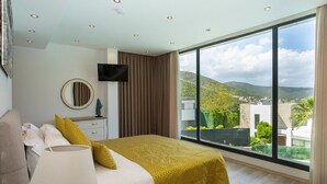 Villa – deluxe, 4 soverom | Sengetøy av topp kvalitet, skrivebord, lydisolert og strykejern/-brett