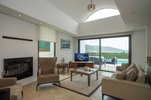 Villa exclusiva | Ropa de cama de alta calidad, escritorio, sistema de insonorización