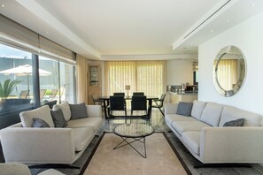 高級寢具、書桌、隔音、熨斗/熨衫板