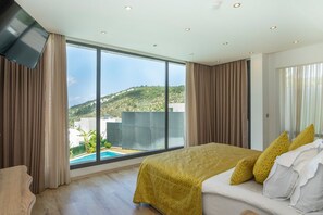 Deluxe-Villa, 4 Schlafzimmer | Hochwertige Bettwaren, Schreibtisch, schallisolierte Zimmer