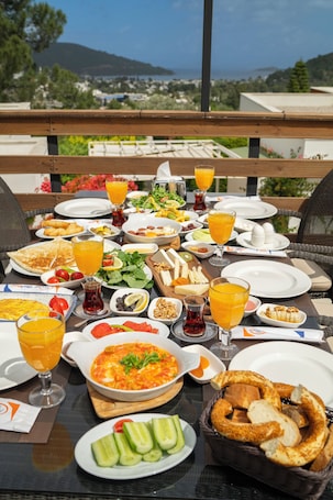 Breakfast and dinner served, Turkish cuisine. Alya Sierra Bodrum
